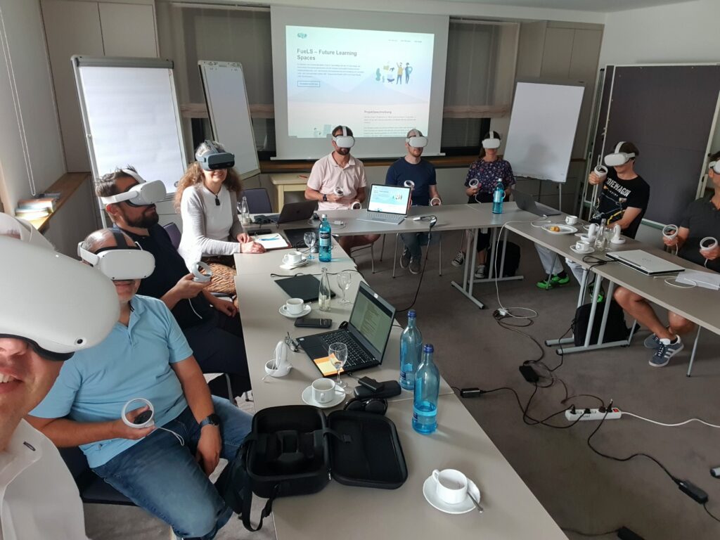 FueLS-Team bei der Projekttagung mit VR-Brillen.